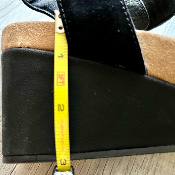 Lucky Brand Sandals. Sueded, Velcro Closure Black sz 6 - Picture 6 of 6